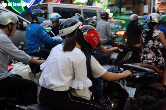 Đường nào cũng kẹt, dân Sài Gòn mệt mỏi trở về nhà - Ảnh 18.