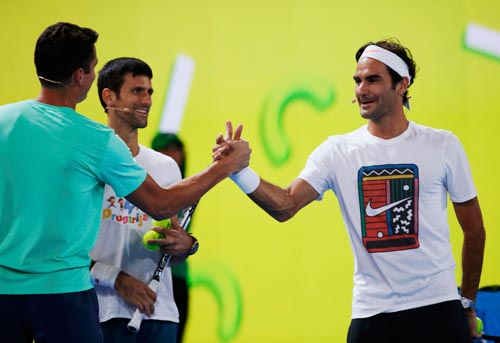 Federer (phải), Djokovic và Raonic tham gia sự kiện sáng 14-1 để quảng báo cho Giải Úc mở rộng 2017 Ảnh: REUTERS