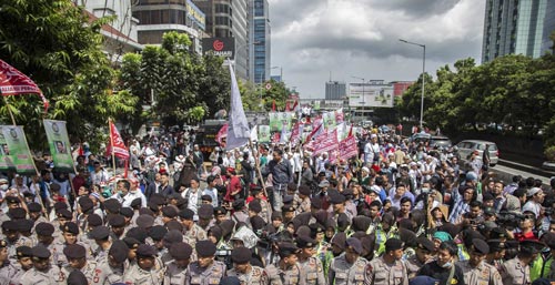 Các cuộc biểu tình phản đối Thống đốc Jakarta, ông Basuki Tjahaja Purnama, vào năm ngoái được thúc đẩy bởi một đoạn video bị chỉnh sửa Ảnh: ZUMA PRESS