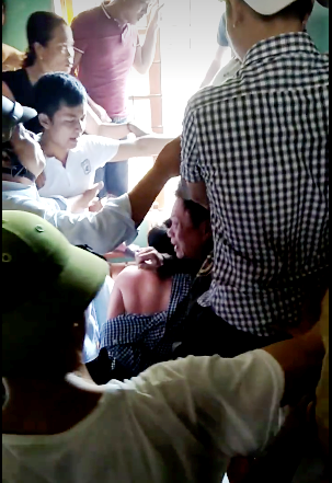 Sự thật vụ dân vây bắt 2 kẻ nghi bắt cóc trẻ em ở Quảng Bình - Ảnh 2.