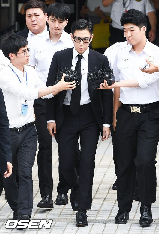 T.O.P (Big Bang) nhận án tù treo 10 tháng vì tội hút cần sa - Ảnh 2.
