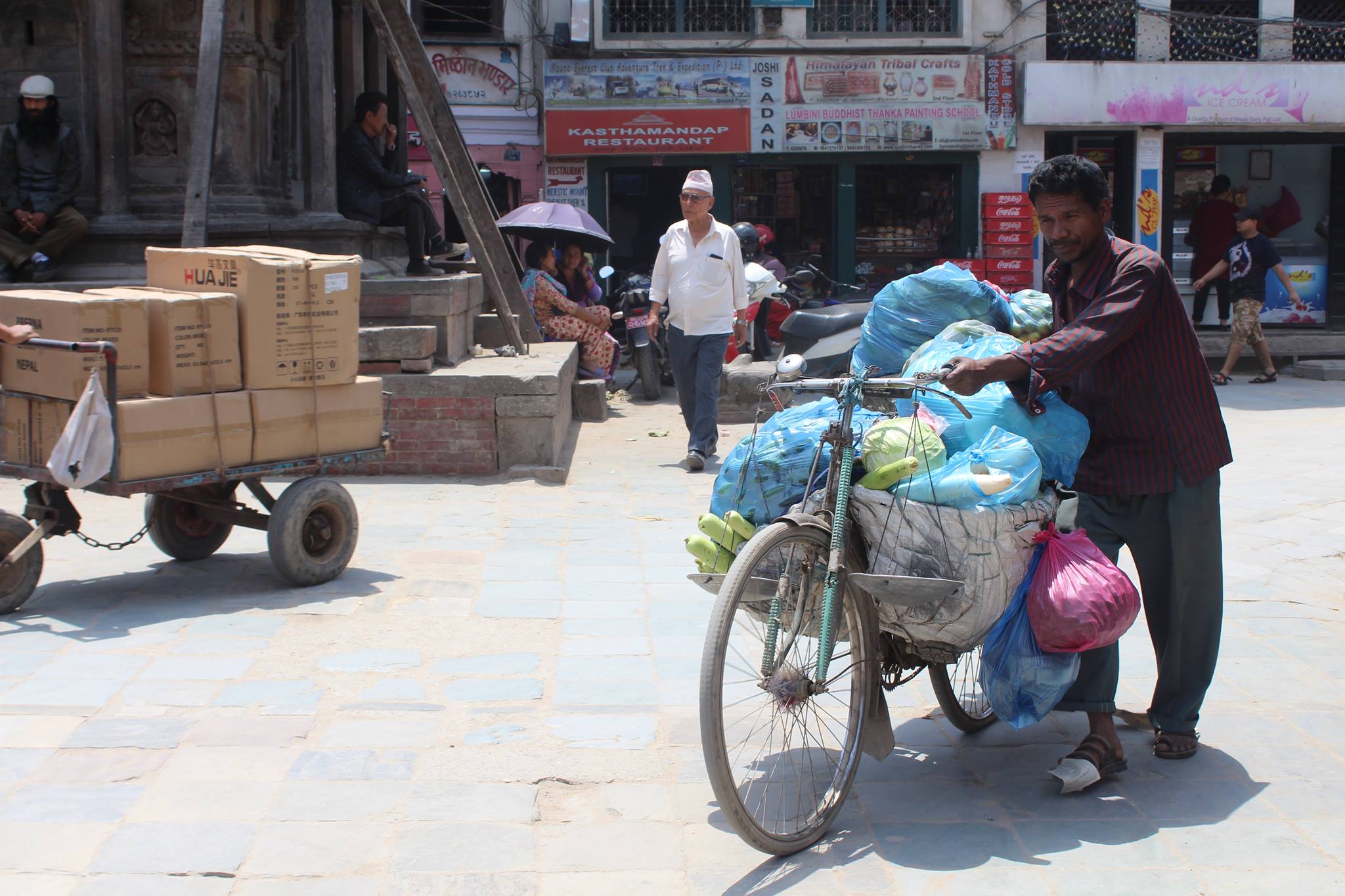 Nepal: Lạc lối ở Thamel - Ảnh 10.