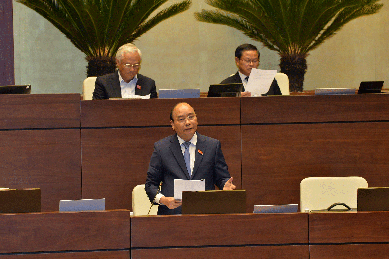 Thủ tướng Nguyễn Xuân Phúc: Không để chìm xuồng các vụ án tham nhũng - Ảnh 1.