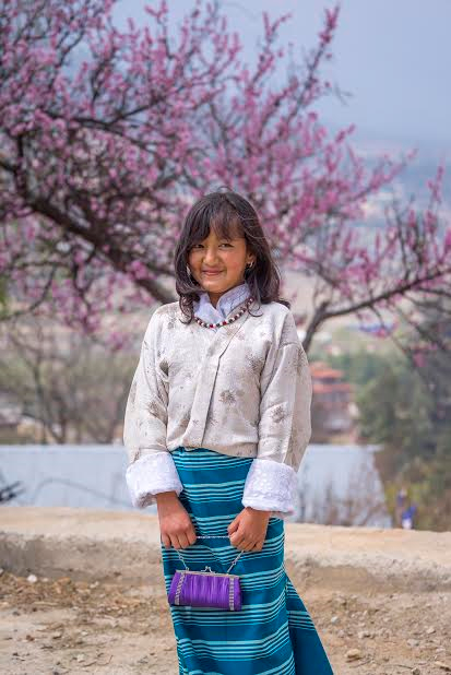 
Khuôn mặt đặc trưng của một bé gái Bhutan, thật duyên dáng và xinh ghê
