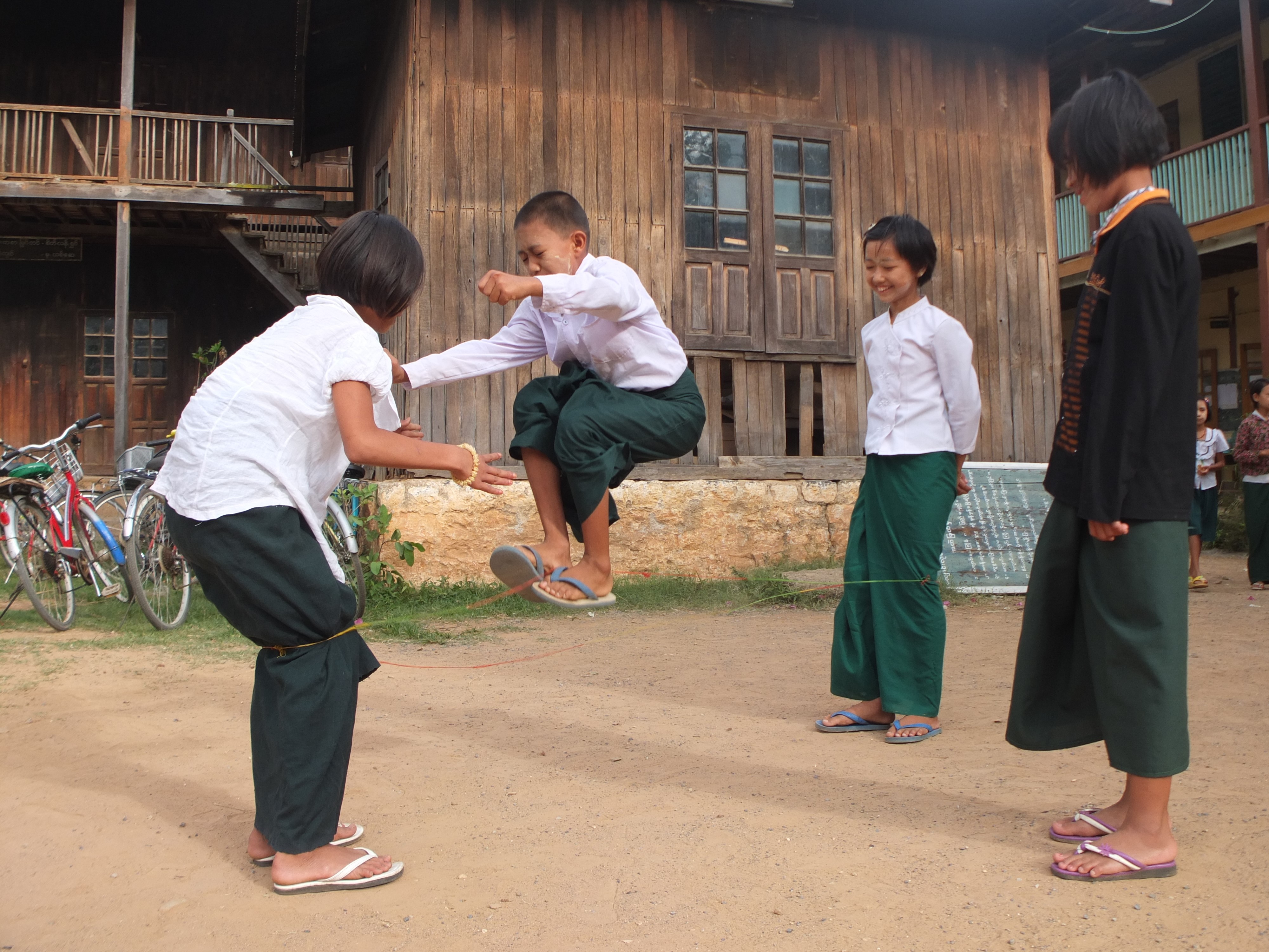 Myanmar: Đến, soi và mỉm cười nhẹ nhõm - Ảnh 6.