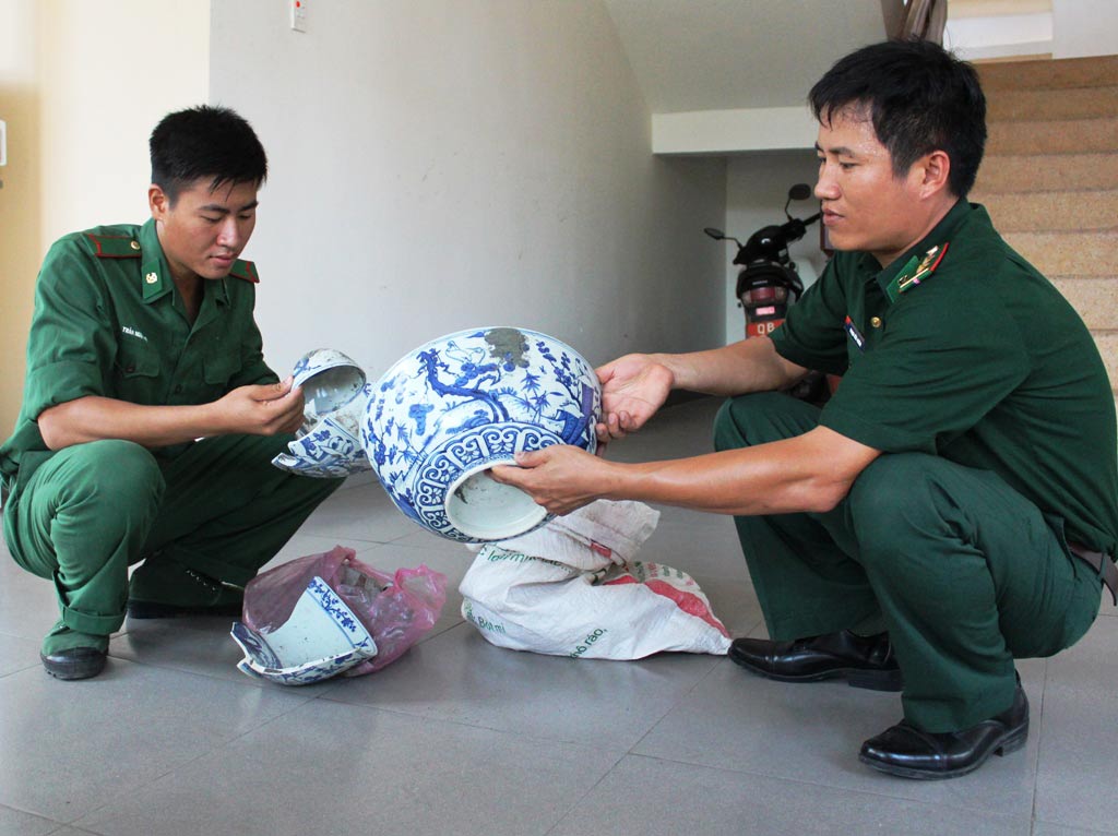 Chi&ecirc;m ngưỡng h&agrave;ng trăm cổ vật qu&yacute; hiếm từ những con t&agrave;u cổ Quảng Ng&atilde;i - Ảnh 9.