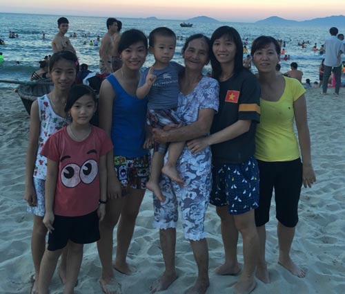 SAU HÀO QUANG SEA GAMES: Thùy Trang dành tiền chữa bệnh cho mẹ - Ảnh 1.