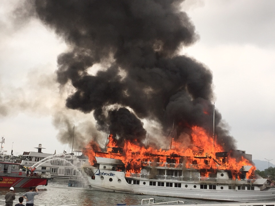 
Vụ cháy tàu du lịch Phodite tại cảng Tuần Châu vào tháng 5-2016
