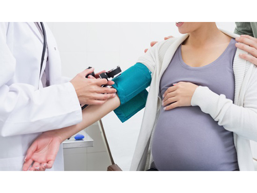 Tiền sản giật liên quan với chứng cao huyết áp khi mang thai Ảnh: PREG.WORLD