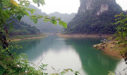 Mê muội với hồ Thang Hen nơi sơn cốc Cao Bằng - Ảnh 1.