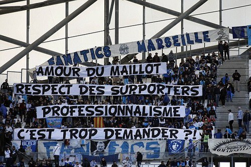 Kungfu huyền ảo, Patrice Evra bị đuổi khỏi Marseille - Ảnh 3.