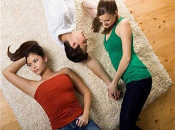 Chồng chung làm sao tôi chịu được!