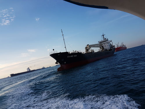 Tàu Giang Hải trước khi bị cướp biển tấn công tại vùng biển Philippines Ảnh: Trọng Đức