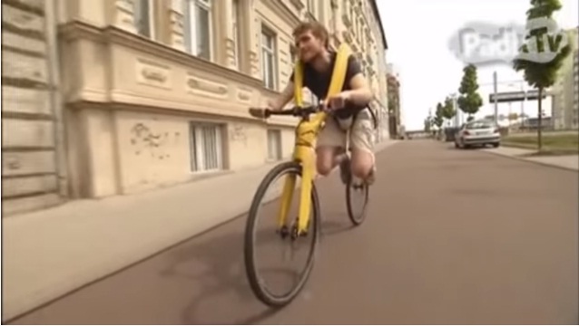 
Xe đạp không yên, không bàn đạp Fliz. Ảnh cắt từ YouTube.
