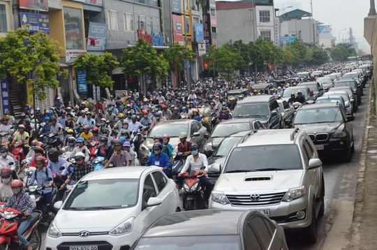 
Cảnh tắc đường tại Hà Nội do có quá nhiều phương tiện giao thông cá nhân - Ảnh: Nguyễn Hưởng
