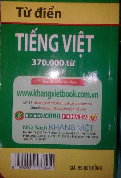 Bìa 4 “Từ điển tiếng Việt” đầy thông tin về “tác giả” Khang Việt. (Ảnh tác giả chụp lại)