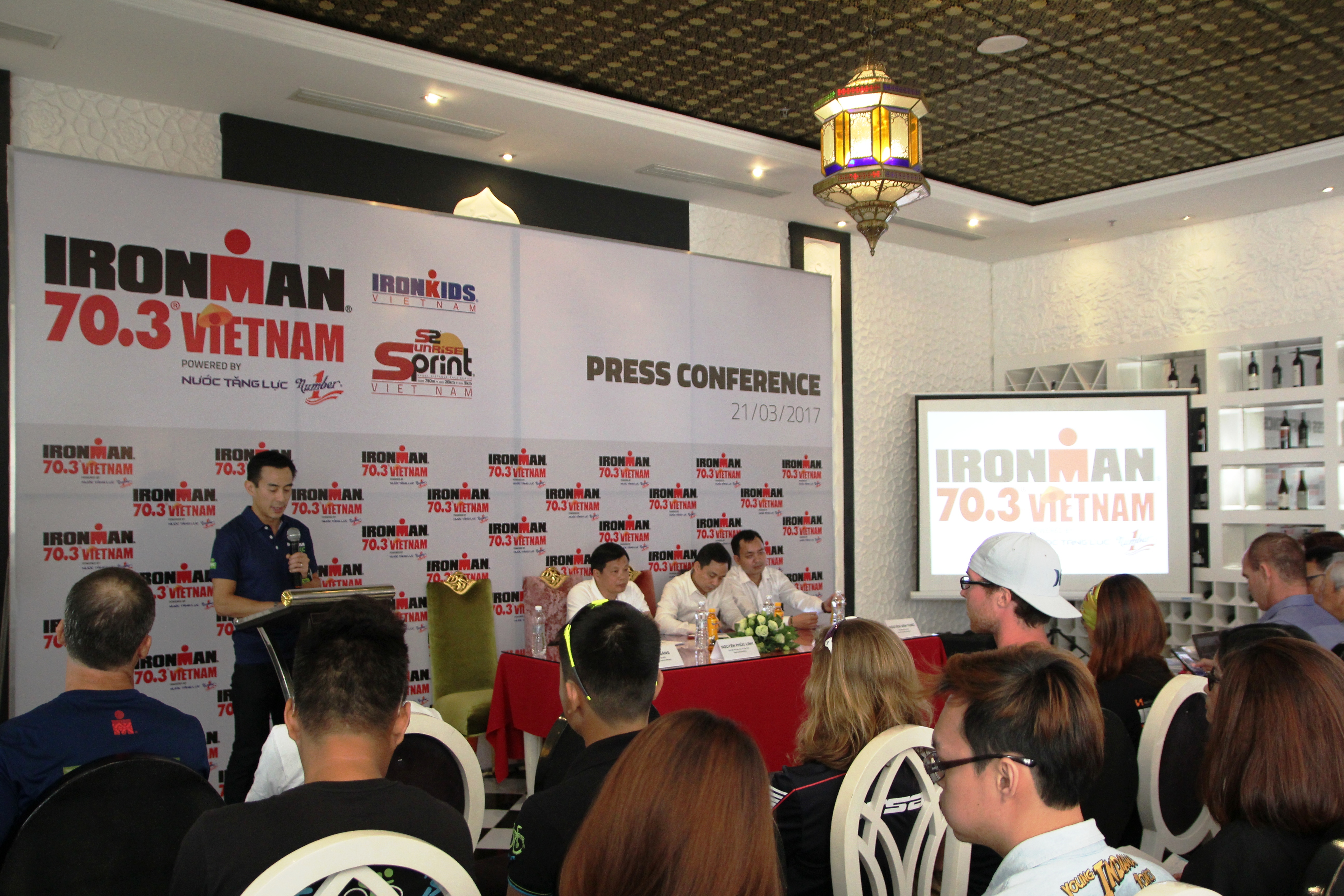ទិដ្ឋភាពសន្និសីទសារព័ត៌មាននៃការប្រកួតលើកទី៣ IRONMAN 70.3 Vietnam 2017