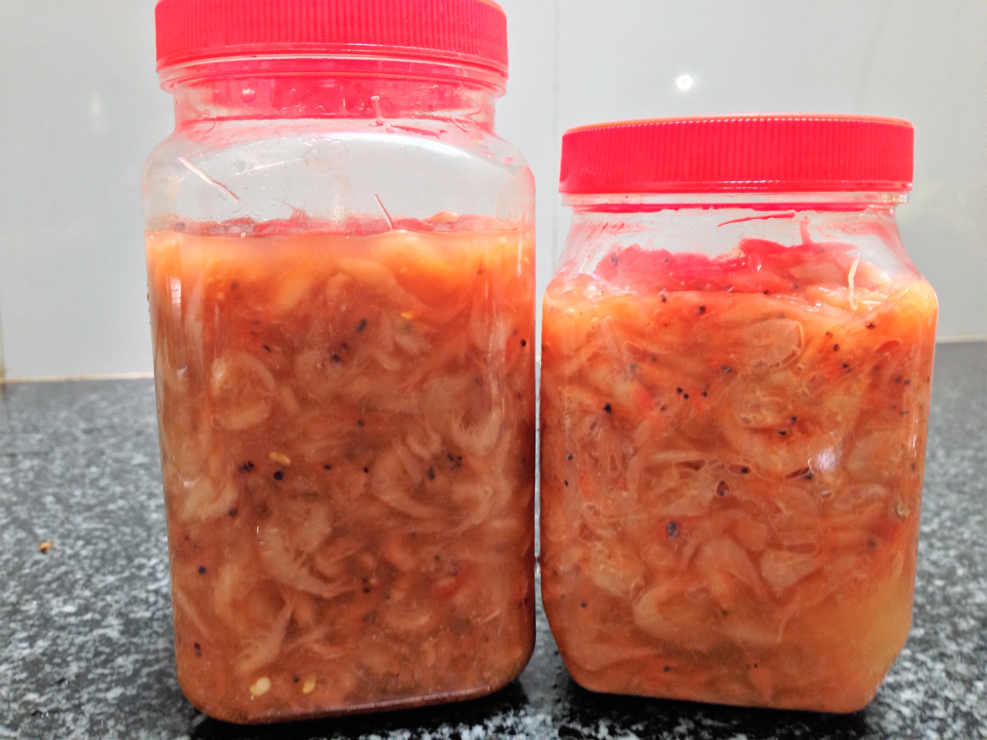 hũ mắm tép rong miền Tây phơi nắng