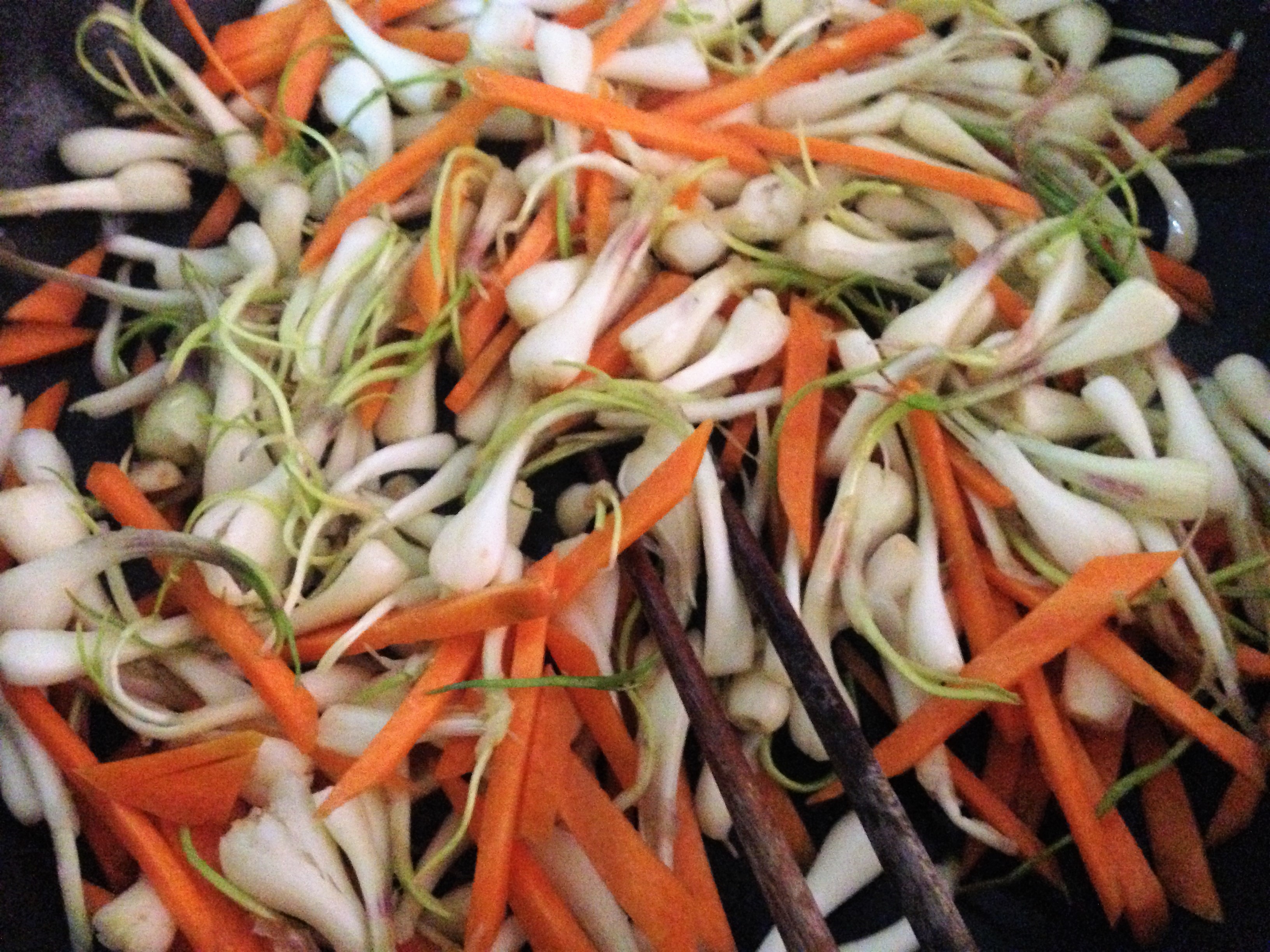  Xào kiệu và cà rốt cho chín 