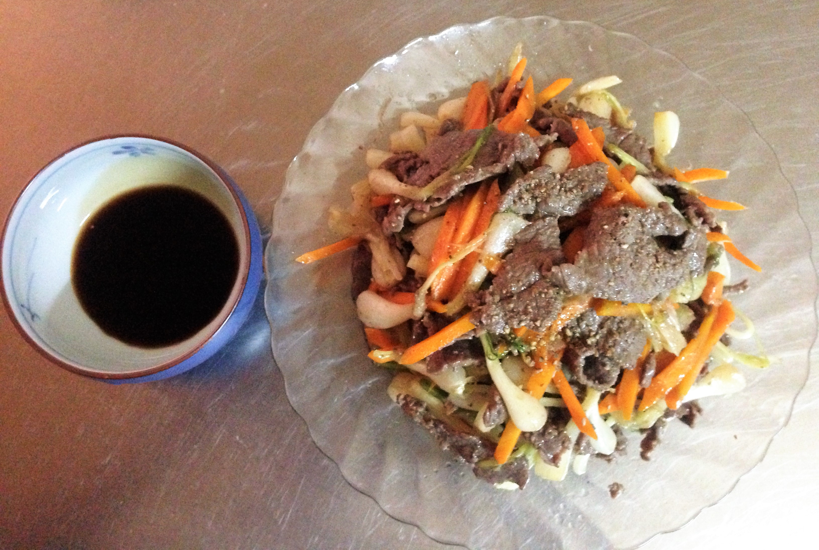  Kiệu xào thịt bò chấm cùng nước tương 