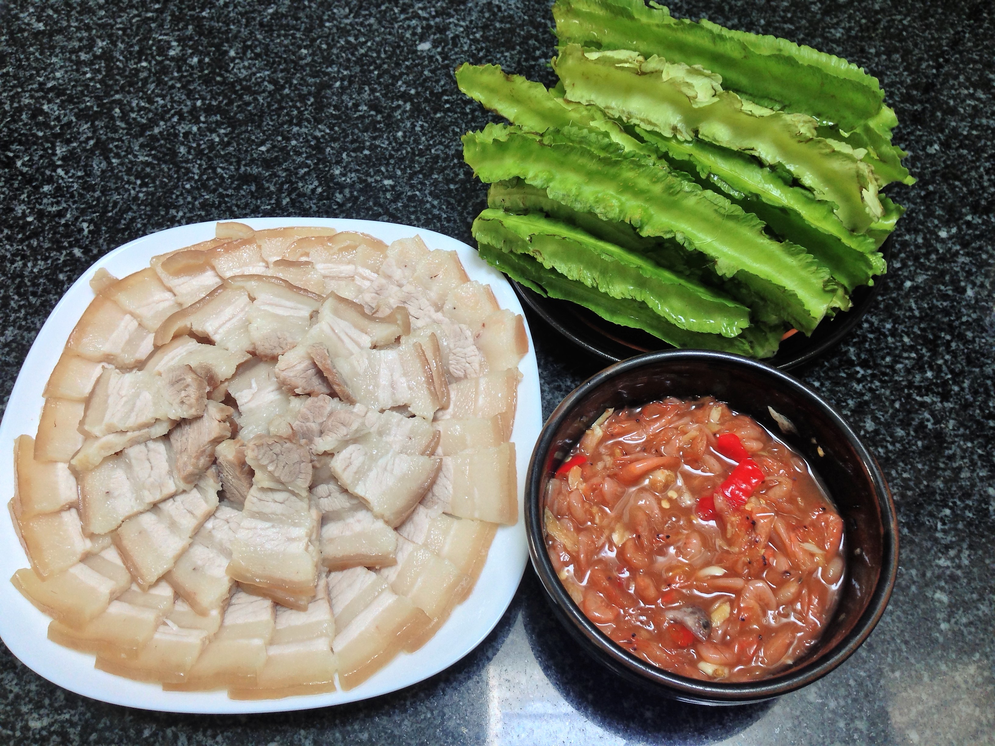  Thịt luộc, mắm tép, đậu rồng là món ăn ngon cơm 