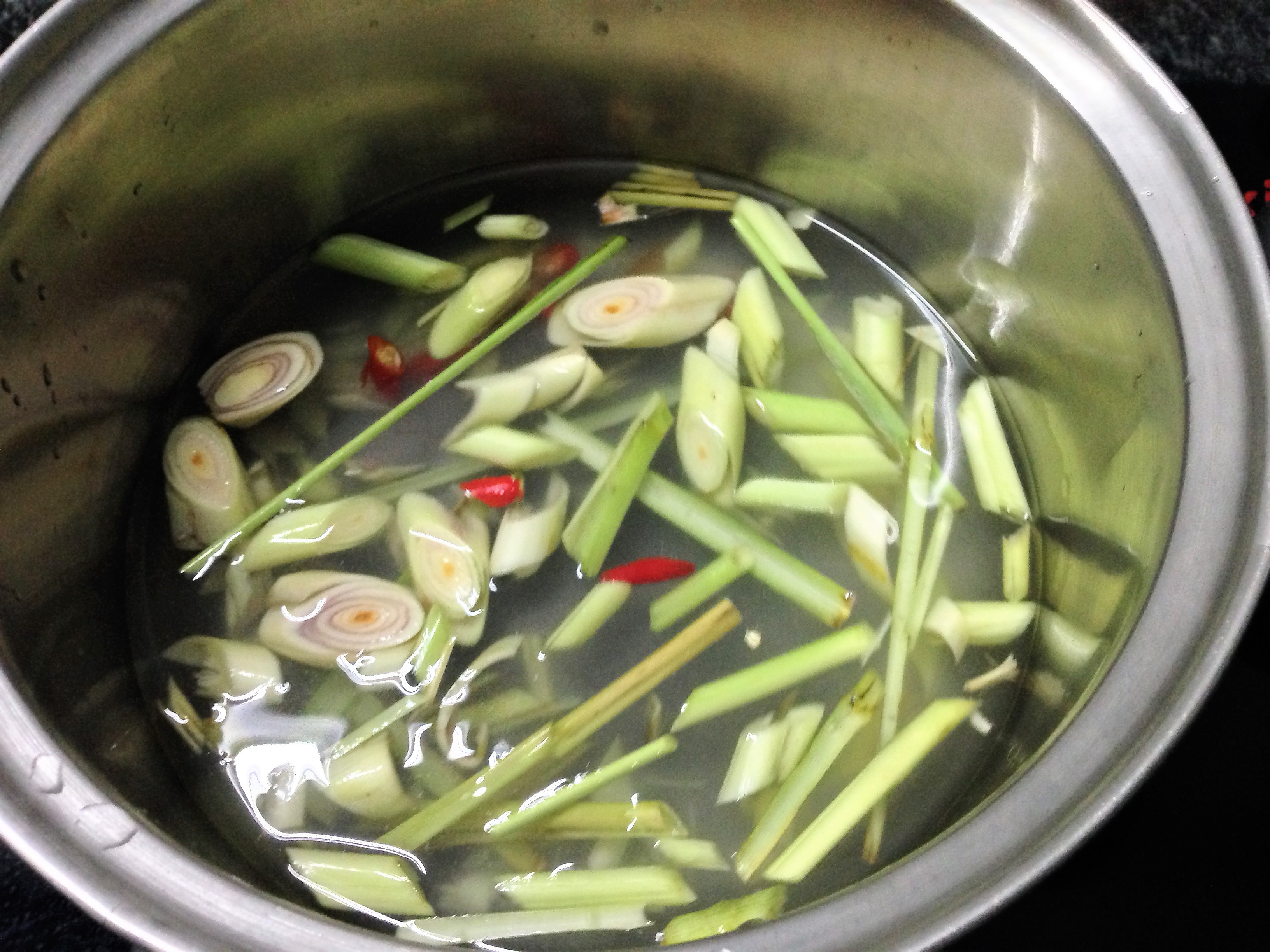  Thơm lừng ốc mỡ hấp sả 