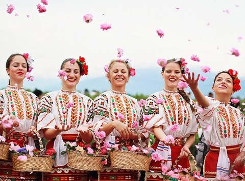 Các nghệ sĩ đến từ Bulgaria sẽ mang đến những điệu múa, khúc hát truyền thống trong lễ hội đường phố của văn hóa hoa hồng