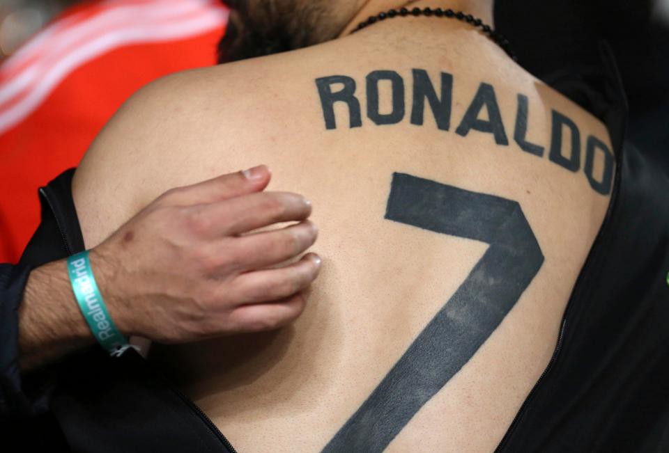Sốc với hình xăm của fan cuồng Ronaldo - Báo Người lao động