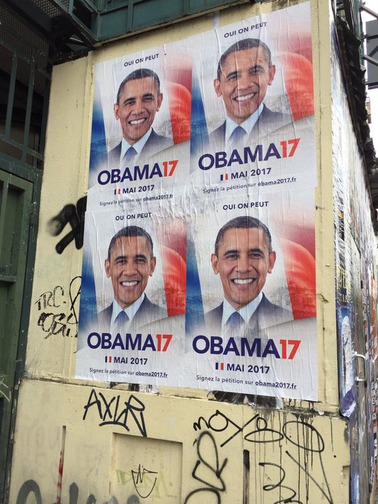 
Poster của chiến dịch Obama17 trên đường phố Paris. Ảnh: Twitter
