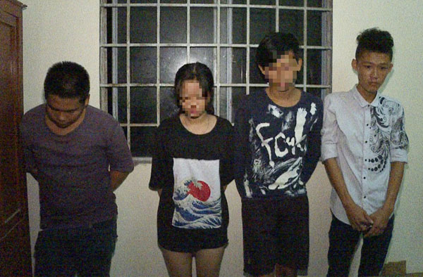  Nh&oacute;m thanh ni&ecirc;n &ldquo;choai choai&rdquo; sống bầy đ&agrave;n v&agrave; rủ nhau đập đ&aacute;. 