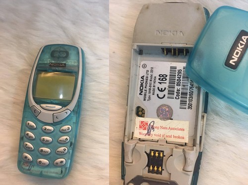 
Giá một chiếc Nokia 3310 có dán tem Đông Nam lên tới 1,5 triệu đồng dù ngoại hình cũ và không còn hộp, phụ kiện.
