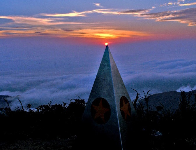 Vượt nắng gió chinh phục đỉnh Chiêu Lầu Thi