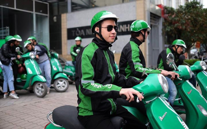 Sắm SH, Vespa để chạy xe ôm - Ảnh 1.