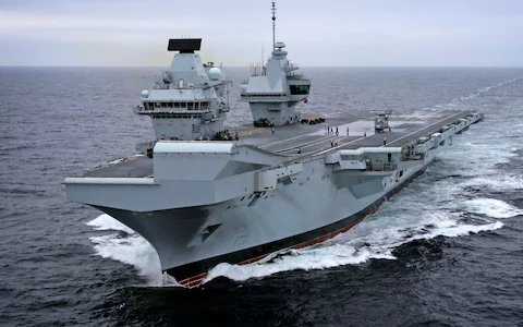 Chiến hạm Hải quân Hoàng gia Anh bẽ mặt vì drone - Ảnh 1.