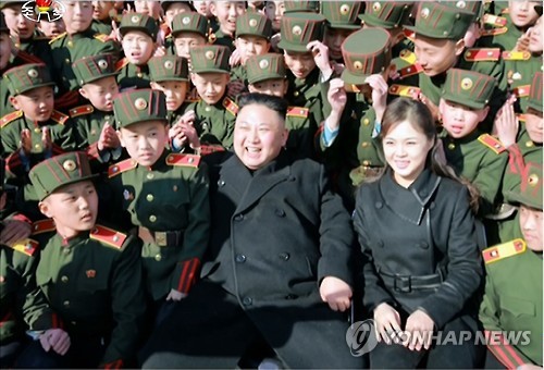 Vợ ông Kim Jong-un sinh con lần 3? - Ảnh 1.