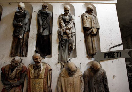 Bí mật những xác ướp trong hầm mộ Capuchin ở Italy - Ảnh 2.