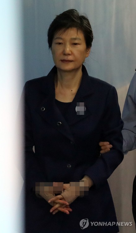 Cựu tổng thống Hàn Quốc trút uất ức ở tòa - Ảnh 1.