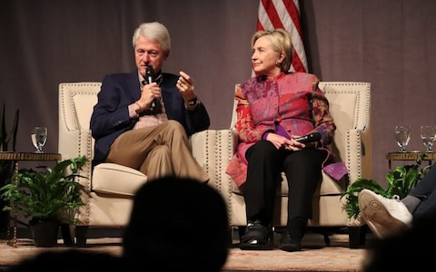 Ông Clinton lại bị tố cáo bê bối tình dục - Ảnh 2.