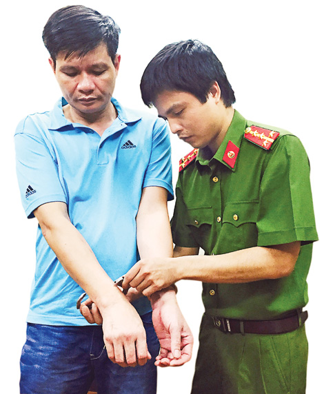 
Bắt đối tượng Nguyễn Sỹ Đạt, kẻ chủ mưu vụ bắn giám đốc một doanh nghiệp ở Hà Nam.
