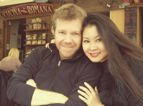 Nhà văn Tâm Phan và chồng. Ảnh: NVCC.