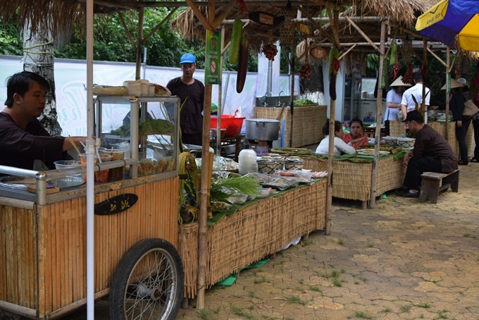 250 đặc sản ba miền bày bán trong công viên ở TP HCM