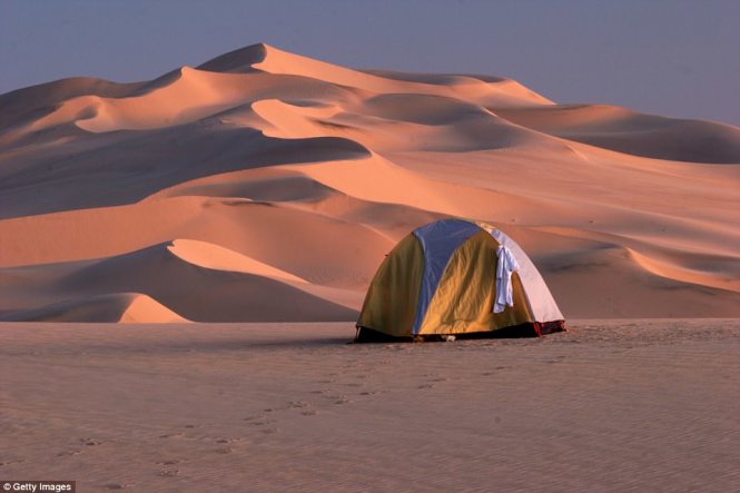 Hang Sơn Đoòng nằm trong các khu cắm trại độc đáo nhất thế giới - Ảnh 9.