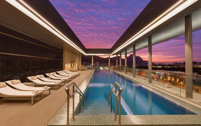10 khách sạn có bể bơi sân thượng đẹp nhất - Ảnh 10.