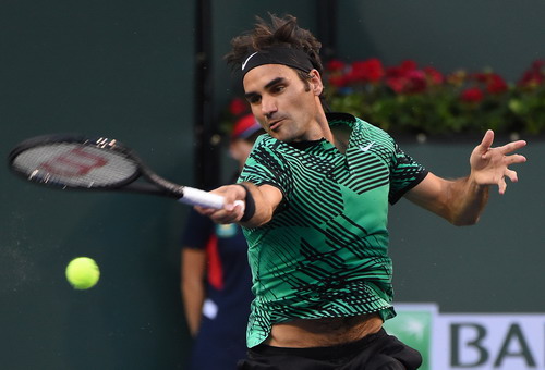 Federer không tốn giọt mồ hôi nào để vào bán kết
