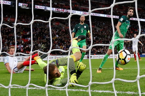 Hậu vệ tỏa sáng phút 90+4, tuyển Anh có vé dự World Cup - Ảnh 3.