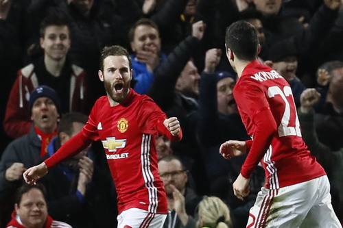 Juan Mata vui mừng sau bàn mở tỉ số