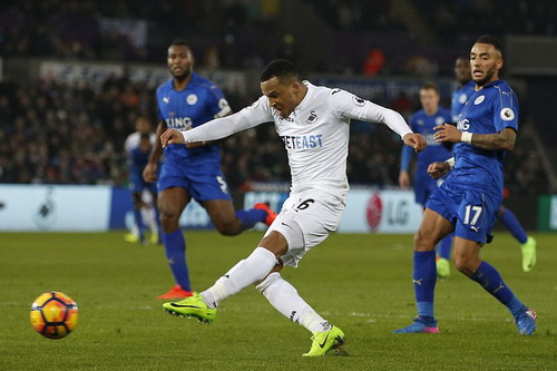 Martin Olsson ấn định chiến thắng cho Swansea