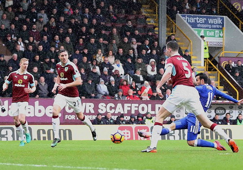 Pedro ghi bàn mở tỉ số ở phút thứ 7 cho Chelsea