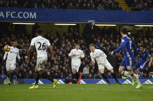 Pedro ghi bàn thứ nhì cho Chelsea