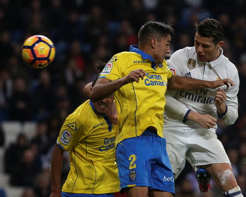 Ronaldo lập cú đúp, giành lại 1 điểm cho Real Madrid